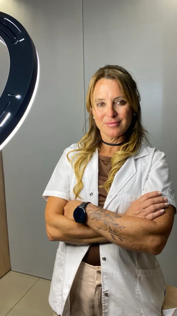 Dra. Carolina Soler en su consultorio de medicina estética en Mendoza